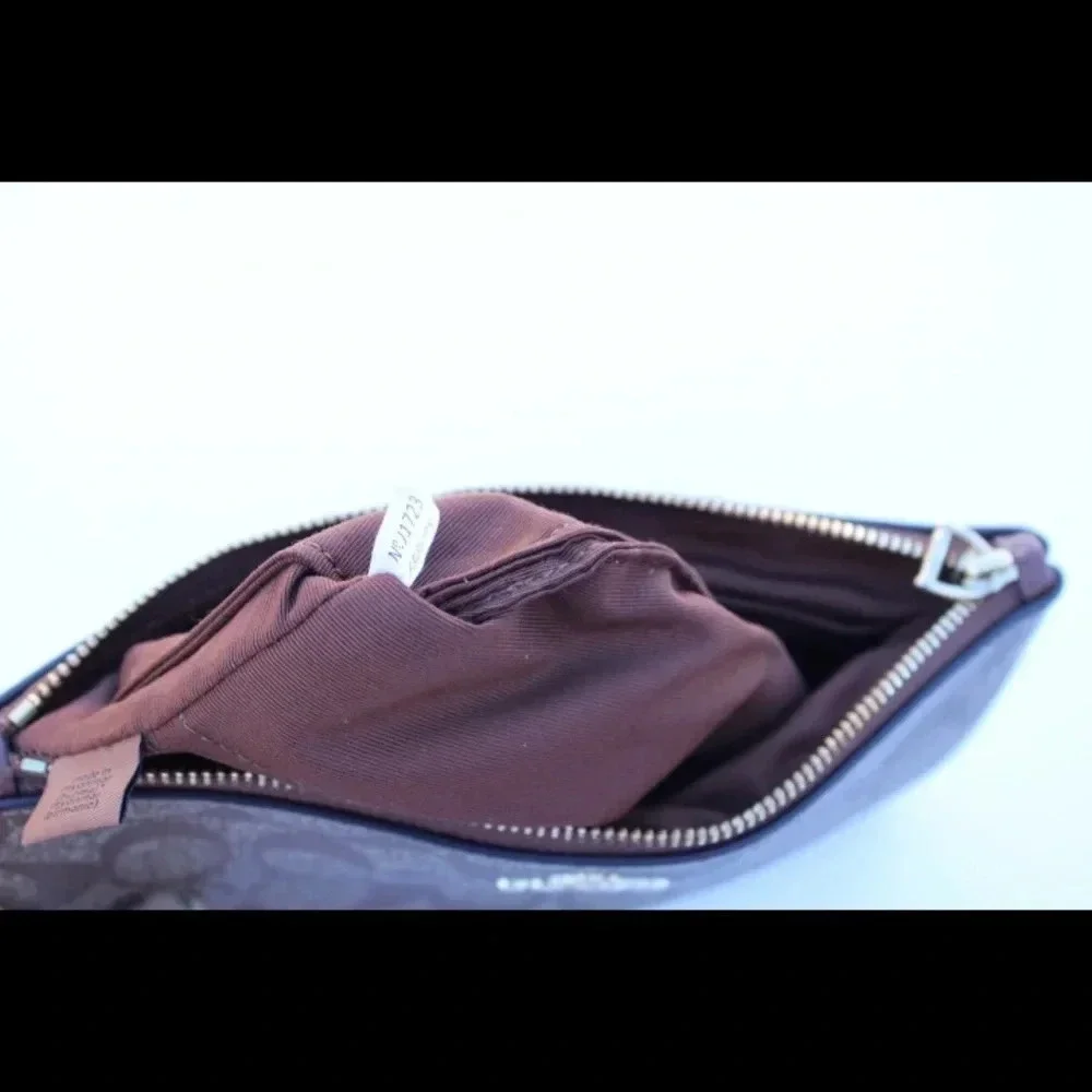 Coach signature logo cluth